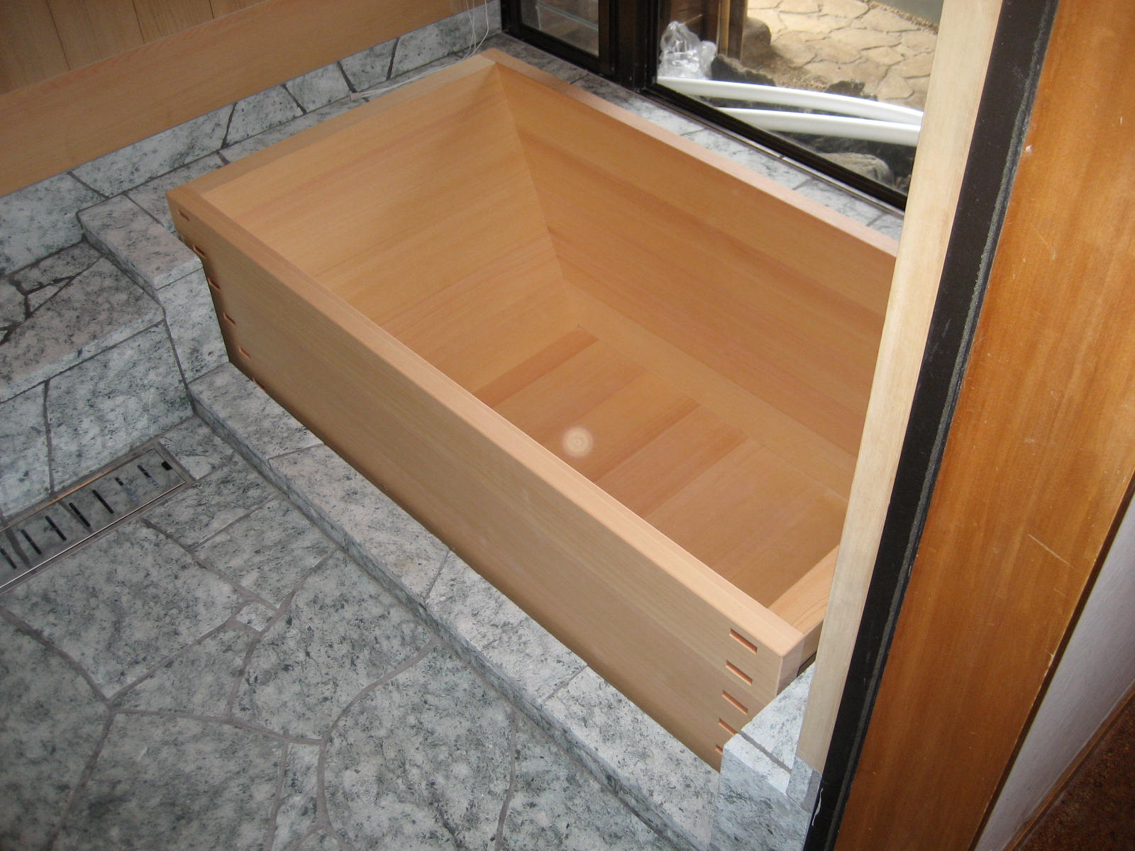 hinoki wood japanese bathtub
